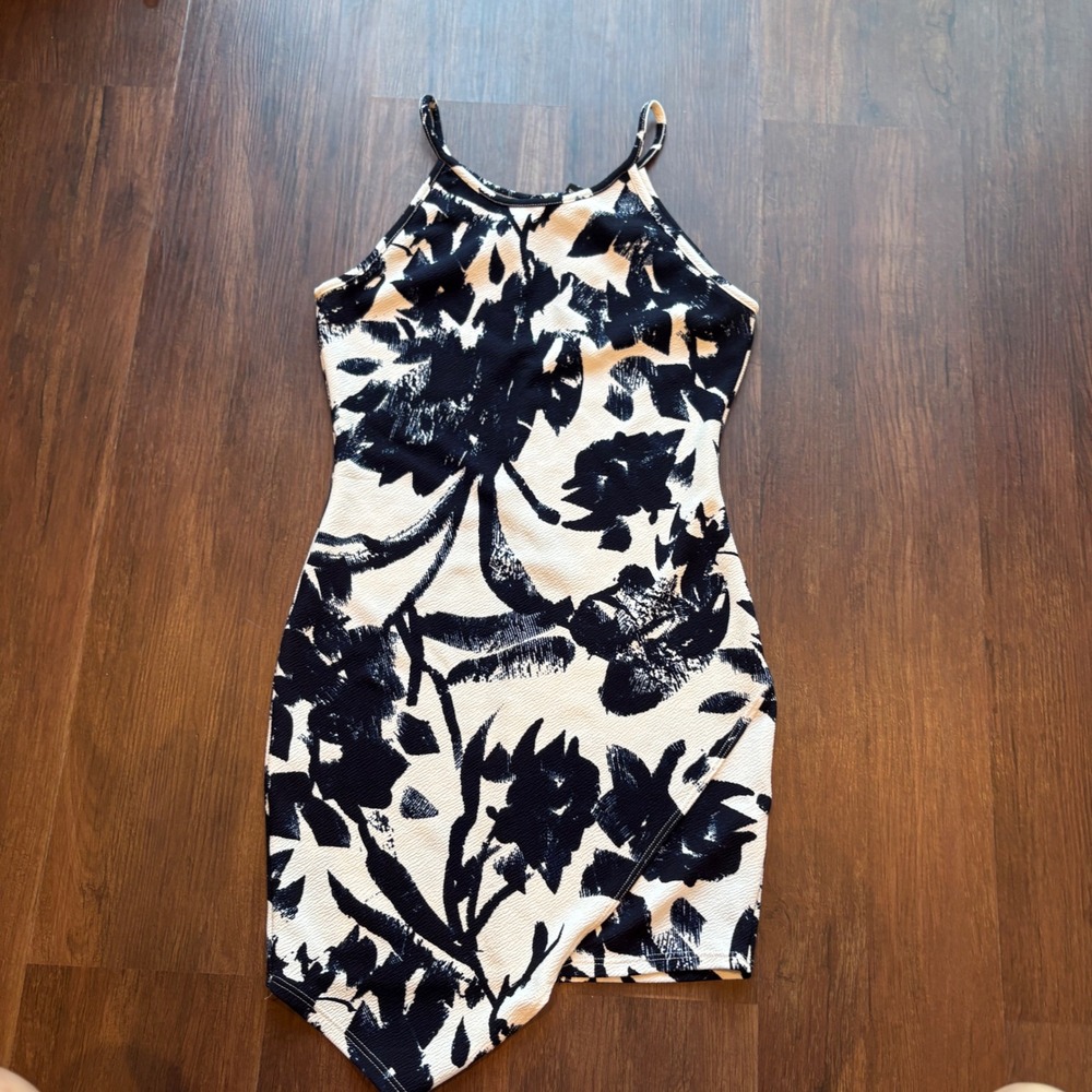 Black White Floral Bodycon Mini Dress Asymmetrical Hem Halter Size Med - Picture 9 of 9